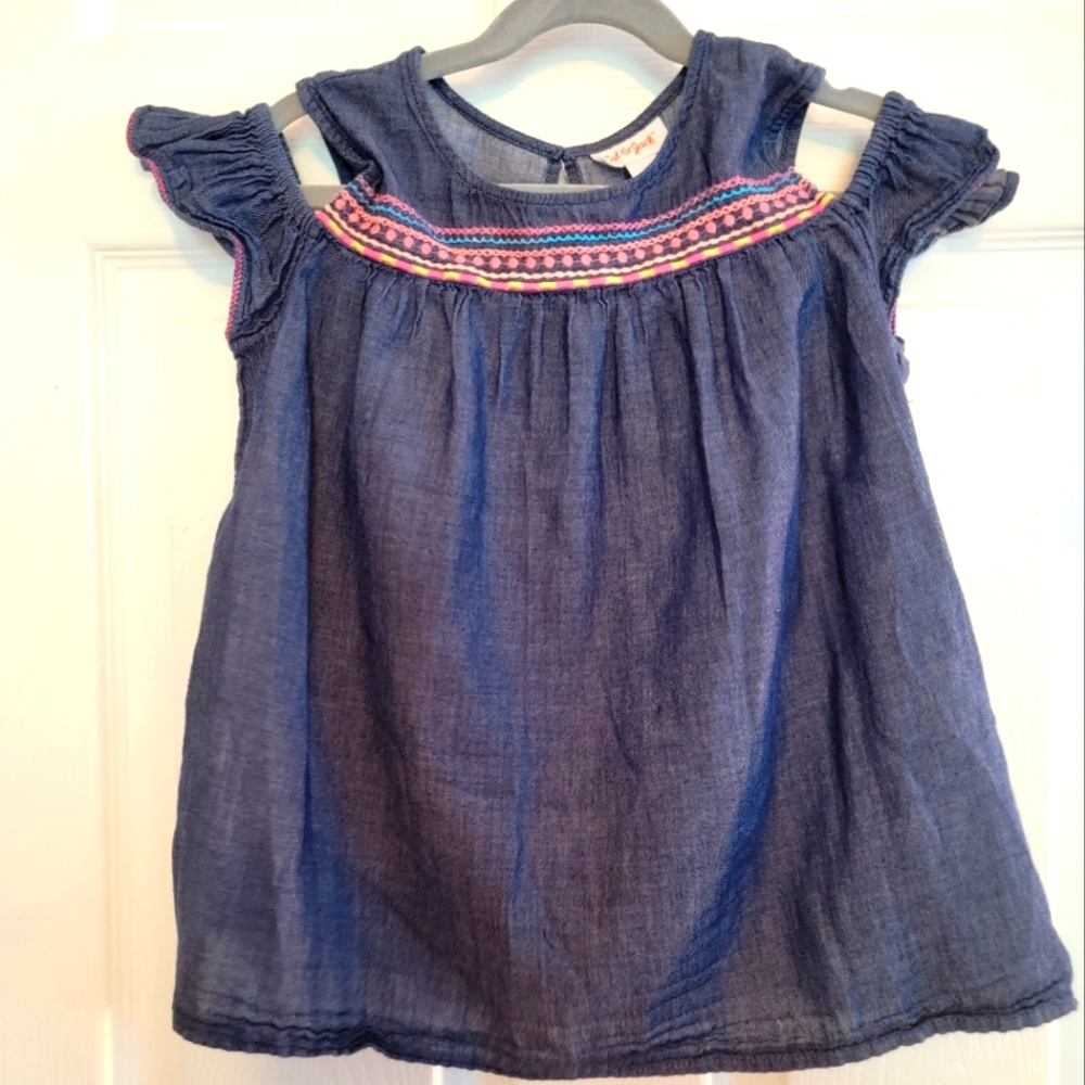 Cat and Jack girls cold shoulder shirt size med